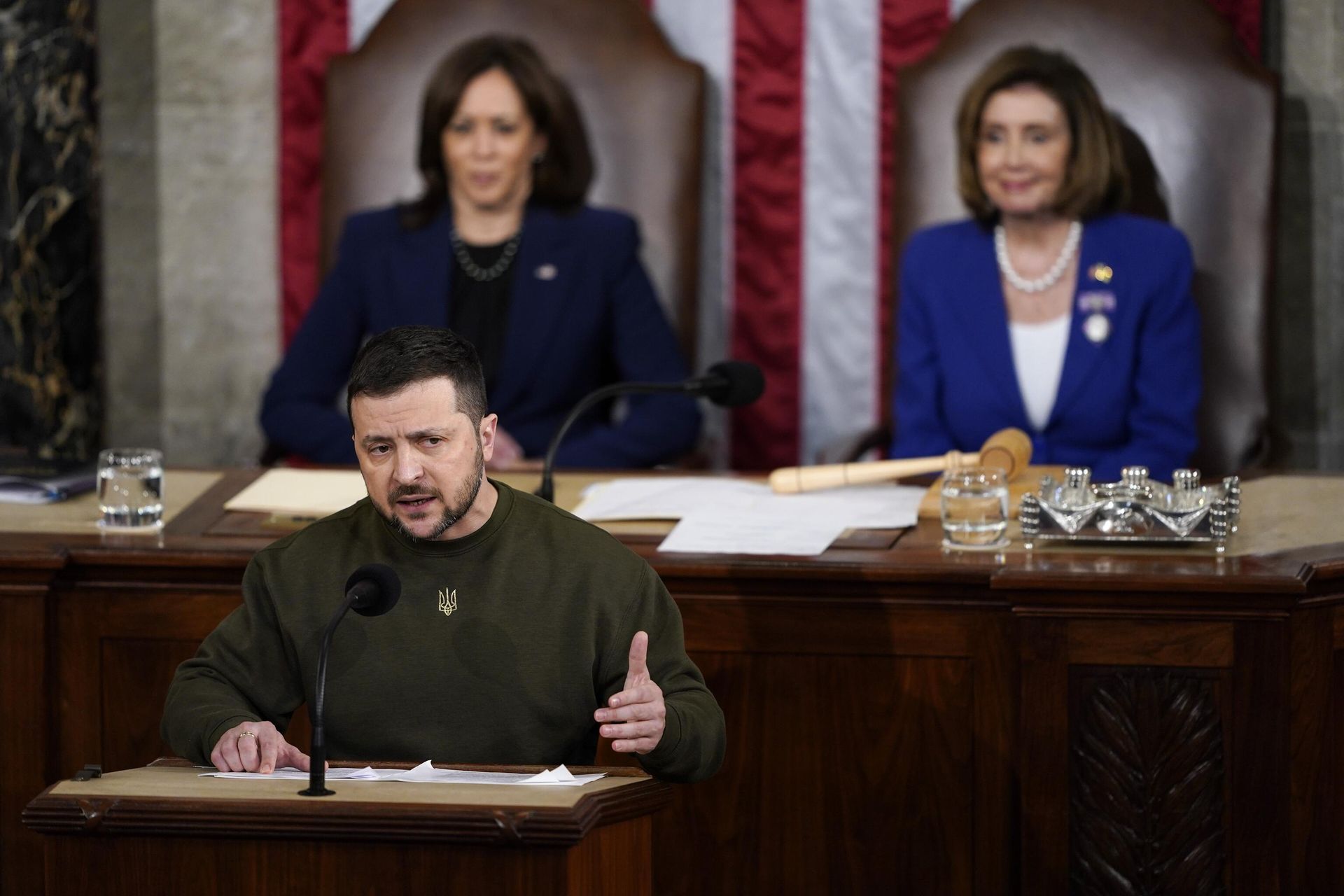 Ukrainian President Volodymyr Zelenskyy addresses a joint meeting of Congress on Capitol Hill in Washington, Wednesday, Dec. 21, 2022. Vice President Kamala Harris and Speaker of the House Nancy Pelosi, D-Calif., right, listen. Ukrainian President Volodymyr Zelenskyy addresses a joint meeting of Congress on Capitol Hill in Washington, Wednesday, Dec. 21, 2022. Vice President Kamala Harris and Speaker of the House Nancy Pelosi, D-Calif., right, listen. - Sputnik International, 1920, 22.09.2023