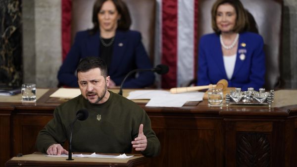 Ukrainian President Volodymyr Zelenskyy addresses a joint meeting of Congress on Capitol Hill in Washington, Wednesday, Dec. 21, 2022. Vice President Kamala Harris and Speaker of the House Nancy Pelosi, D-Calif., right, listen. - Sputnik International