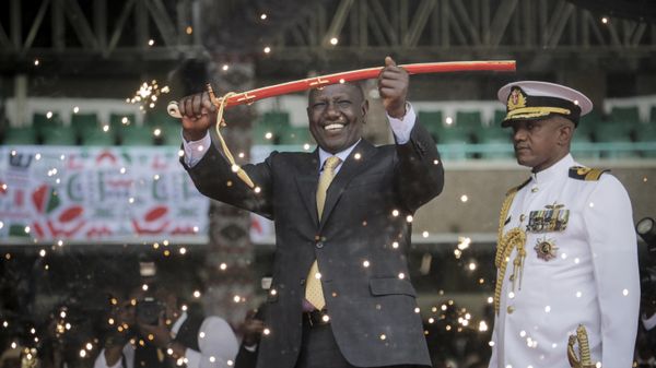 Kenya's new president William Ruto holds up a ceremonial sword as he is sworn in to office at a ceremony held at Kasarani stadium in Nairobi, Kenya Tuesday, Sept. 13, 2022.  - Sputnik International
