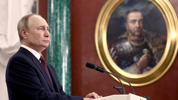 Russian President Vladimir Putin speaks to reporters at a press conference after a State Council. - Sputnik International