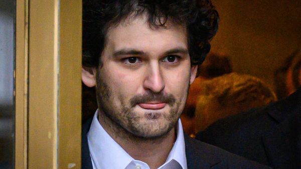 FTX founder Sam Bankman-Fried leaves the courthouse following his arraignment in New York City on December 22, 2022. - Sputnik International