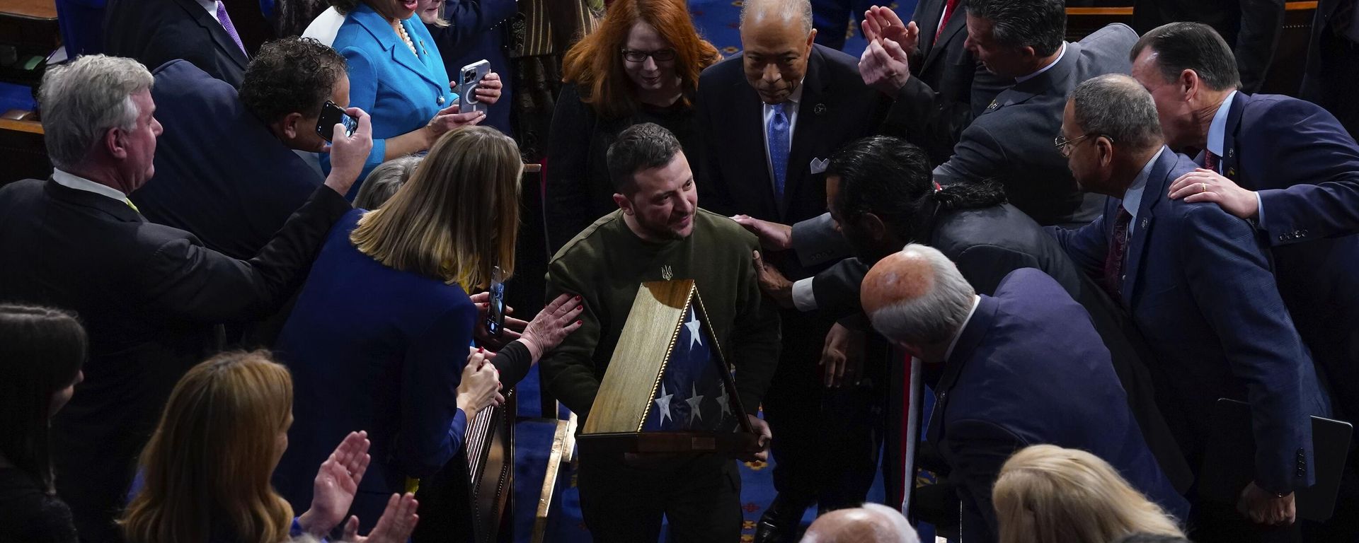 Ukrainian President Volodymyr Zelenskyy holds an American flag that was gifted to him by House Speaker Nancy Pelosi of Calif., as he leaves after addressing a joint meeting of Congress on Capitol Hill in Washington, Wednesday, Dec. 21, 2022. Ukrainian President Volodymyr Zelenskyy holds an American flag that was gifted to him by House Speaker Nancy Pelosi of Calif., as he leaves after addressing a joint meeting of Congress on Capitol Hill in Washington, Wednesday, Dec. 21, 2022. - Sputnik International, 1920, 06.01.2023