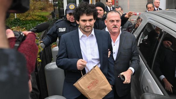 FTX founder Sam Bankman-Fried leaves following his arraignment in New York City on December 22, 2022 - Sputnik International