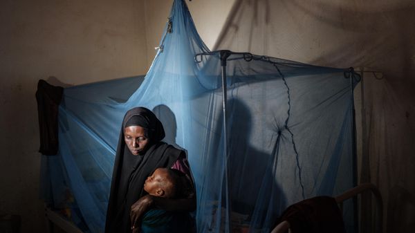 Maimun Ali, 31, holds her two-year-old child at Sahal Macalin Ciise Stabilization Centre in Baidoa, Somalia, on February 14, 2022.  - Sputnik International