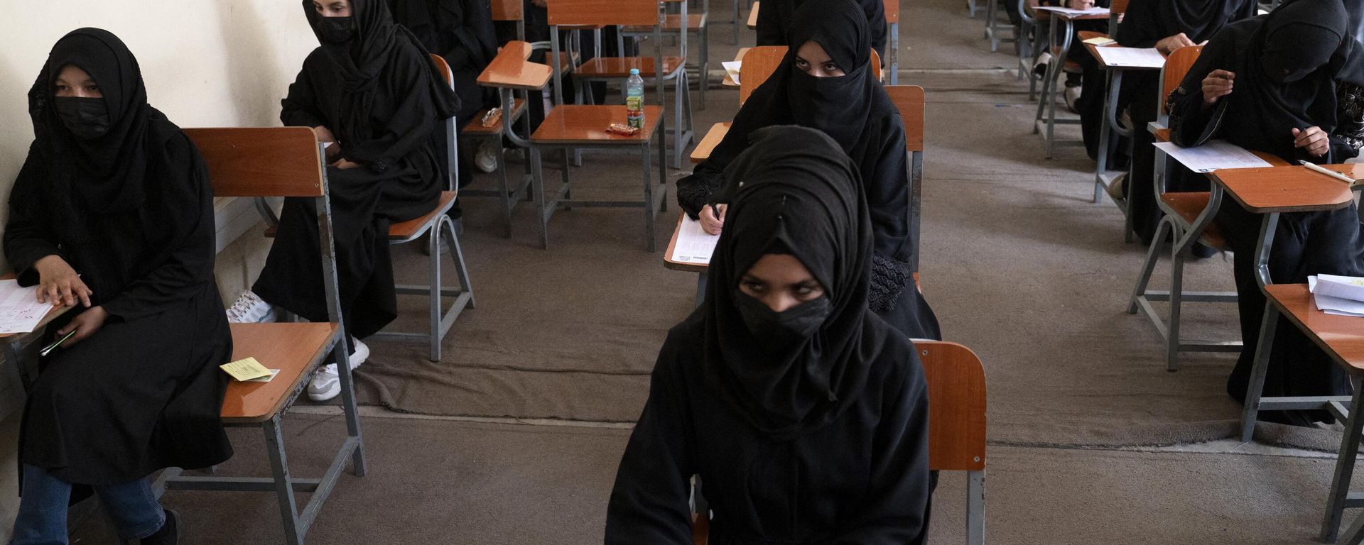 In this file photo taken on October 13, 2022, Afghan female students take an entrance exam at Kabul University in Kabul. In this file photo taken on October 13, 2022, Afghan female students take an entrance exam at Kabul University in Kabul. - Sputnik International, 1920, 03.01.2023