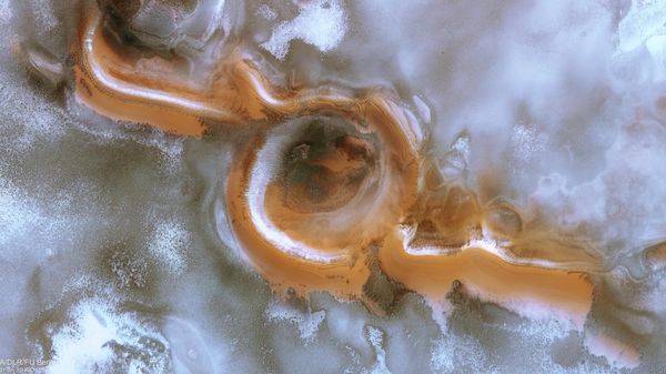 Swirling craterscape at the south pole of Mars. Image taken by the European Space Agency's Mars Express spacecraft - Sputnik International