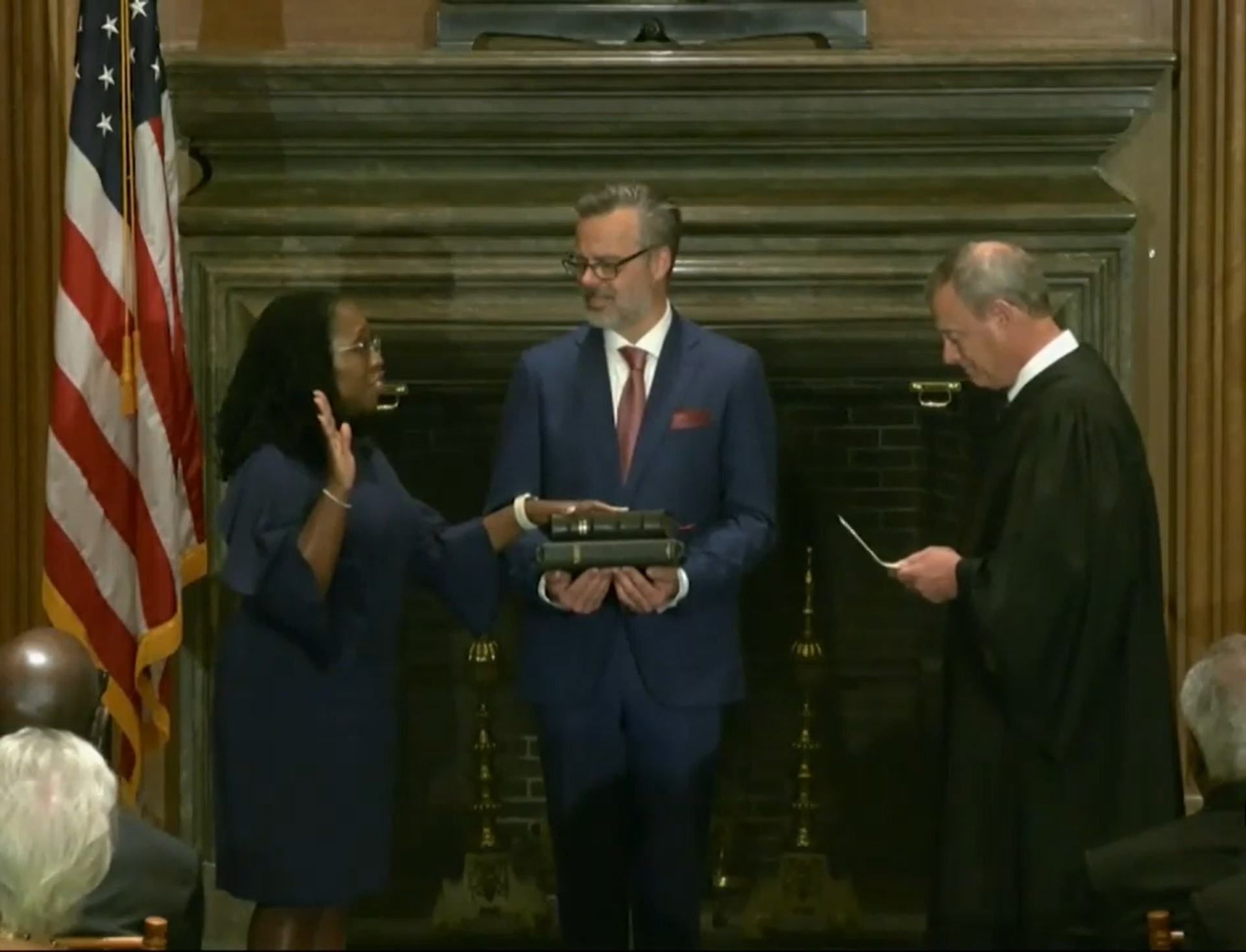 Judge Ketanji Brown Jackson takes the oath of office upon her appointment to the US Supreme Court on June 30, 2022. Judge Ketanji Brown Jackson takes the oath of office upon her appointment to the US Supreme Court on June 30, 2022. - Sputnik International, 1920, 27.12.2022