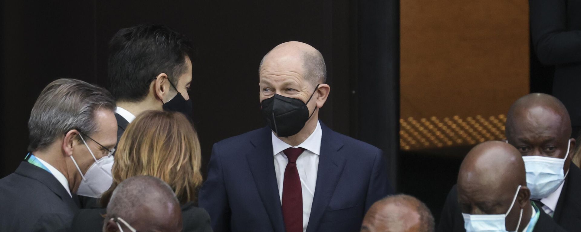 German Chancellor Olaf Scholz, center, waits for the opening of the EU Africa summit at the European Council building in Brussels, Thursday, Feb. 17, 2022. German Chancellor Olaf Scholz, center, waits for the opening of the EU Africa summit at the European Council building in Brussels, Thursday, Feb. 17, 2022. - Sputnik International, 1920, 28.12.2022