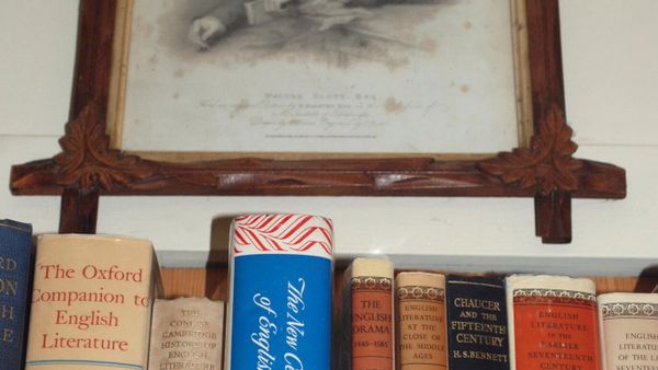 A drawing of Sir Walter Scott, 19th Century Scottish author, found in The Haunted Bookshop in Sidney, British Columbia.Photo taken Dec. 11, 2008. - Sputnik International
