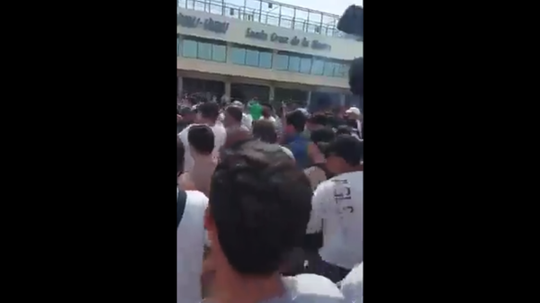Widespread protests broke out across Bolivia on Wednesday after the arrest of Santa Cruz Governor Luis Fernando Camacho. A group of demonstrators went so far as storming the Viru Viru International Airport.  - Sputnik International