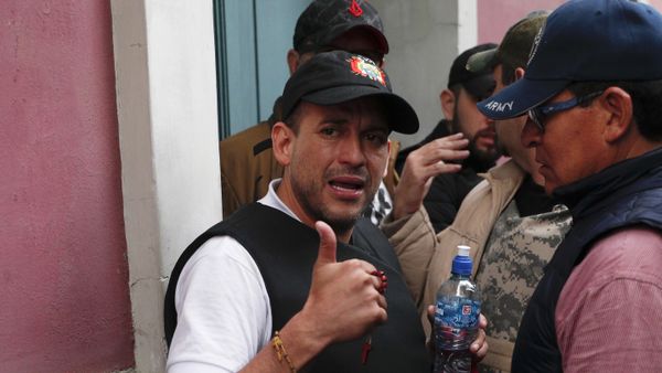 Bolivian opposition figure Luis Fernando Camacho gives a thumbs up outside the presidential palace in La Paz after President Evo Morales was deposed by a military coup. - Sputnik International