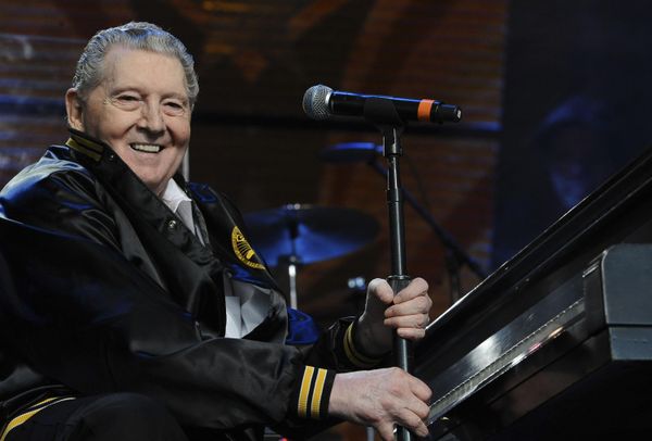 Jerry Lee Lewis was an American singer, songwriter and pianist. He died on 28 October 2022 in Nesbit, Mississippi, aged 87. - Sputnik International