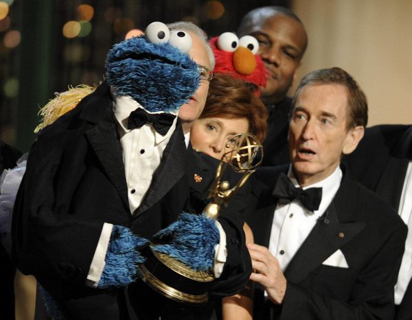 Bob McGrath was an American actor, musician and children's author. He died on 4 December 2022 in Illinois, US, aged 90. - Sputnik International