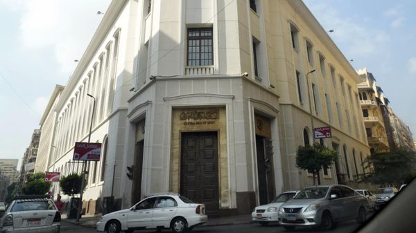 Vehicles pass in front of the Central Bank of Egypt, in Cairo, Egypt, Sept. 8, 2022 - Sputnik International