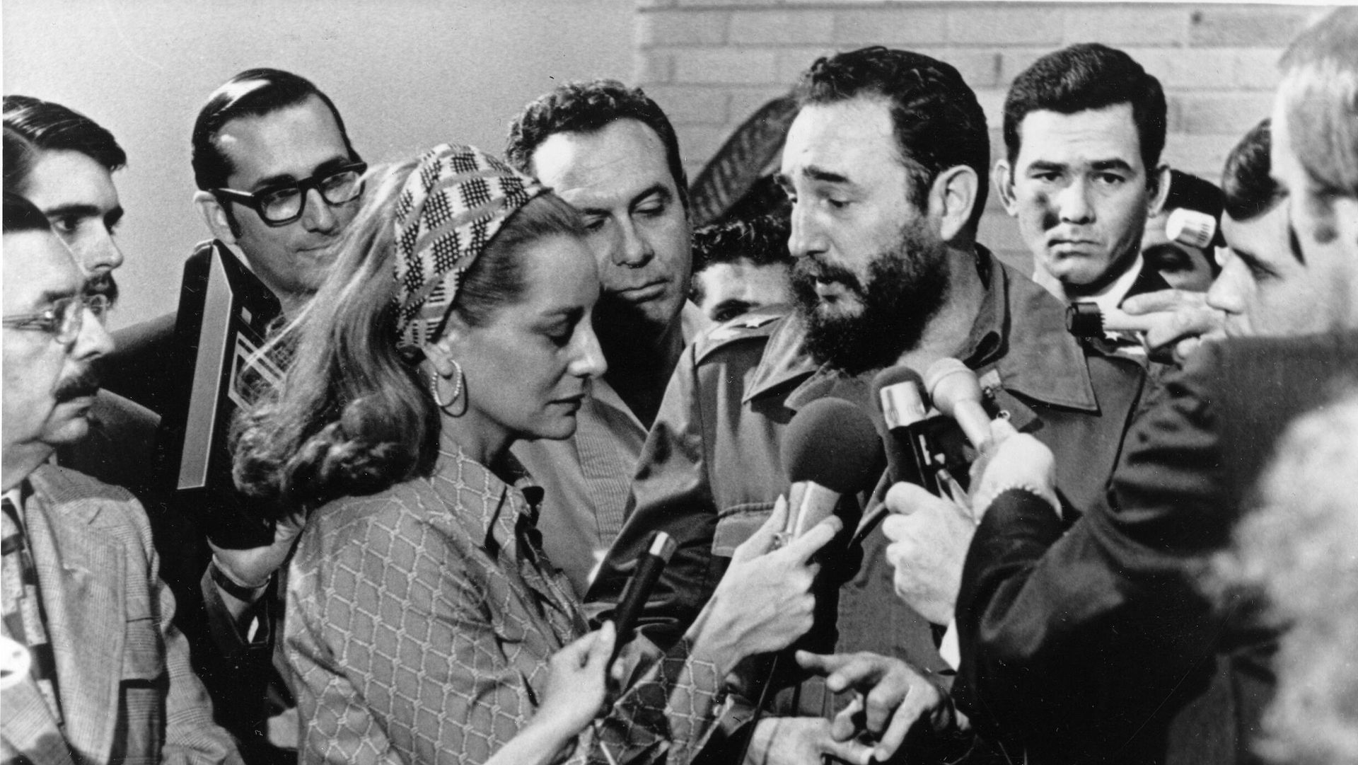 FILE - In this May 7, 1975 file photo, Cuba's leader Fidel Castro, center right, responds to a question from American NBC reporter Barbara Walters at a news conference granted to members of the U.S. press covering Sen. George McGovern's trip to Cuba, in Havana, Cuba. FILE - In this May 7, 1975 file photo, Cuba's leader Fidel Castro, center right, responds to a question from American NBC reporter Barbara Walters at a news conference granted to members of the U.S. press covering Sen. George McGovern's trip to Cuba, in Havana, Cuba. - Sputnik International, 1920, 31.12.2022