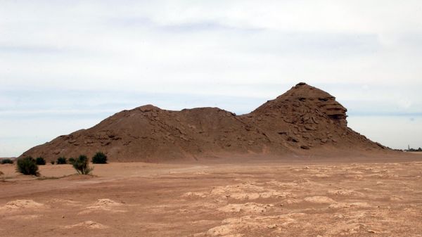 The seated lion mountain outside the Sahara desert village of In-Salah, south Algeria, on December 22, 2016.  - Sputnik International