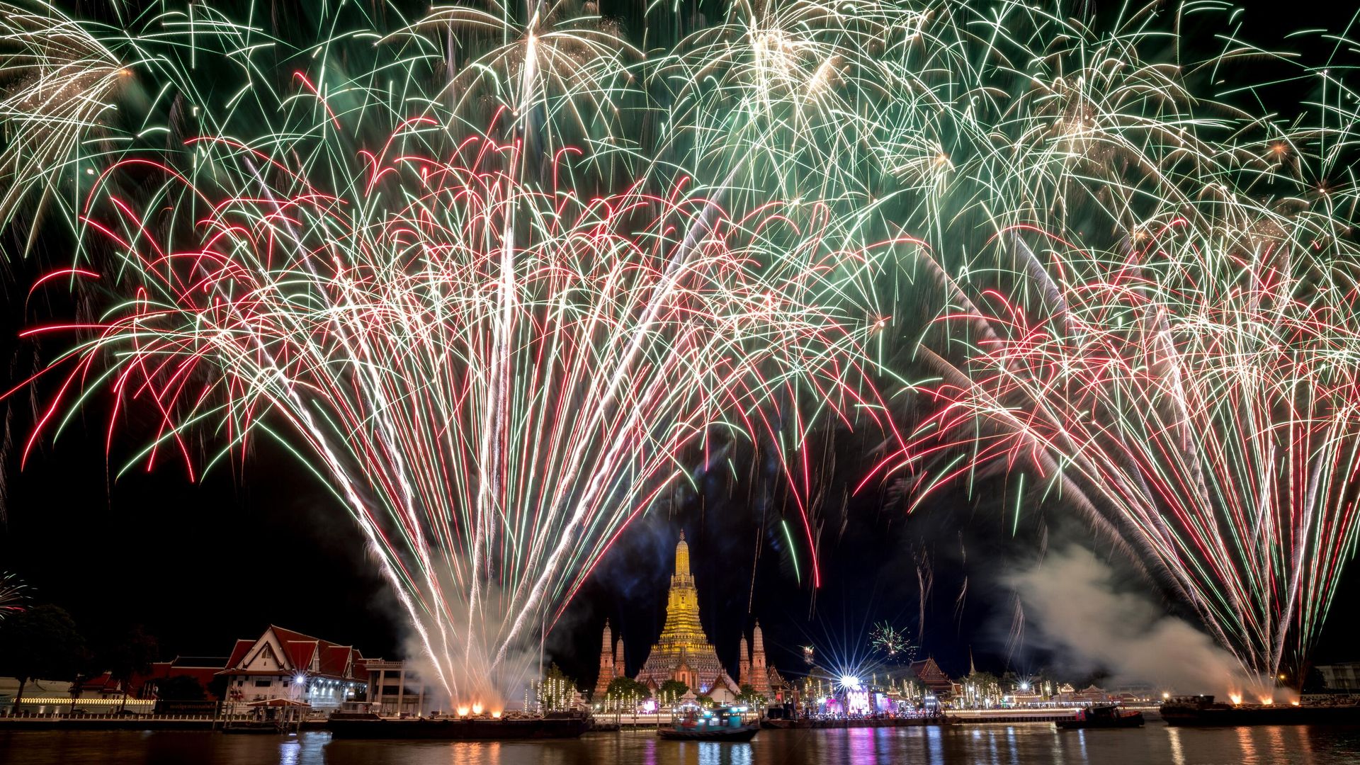 Fireworks display during New Year's Eve celebrations in Bangkok. - Sputnik International, 1920, 02.01.2023