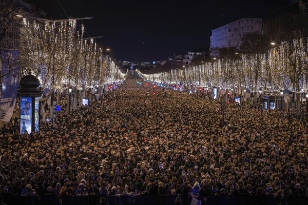 Revelers enjoy a sound and light show projected on the Arc de Triomphe as they celebrate the New Year on the Champs Elysees, in Paris, France, Saturday, Dec. 31, 2022. - Sputnik International