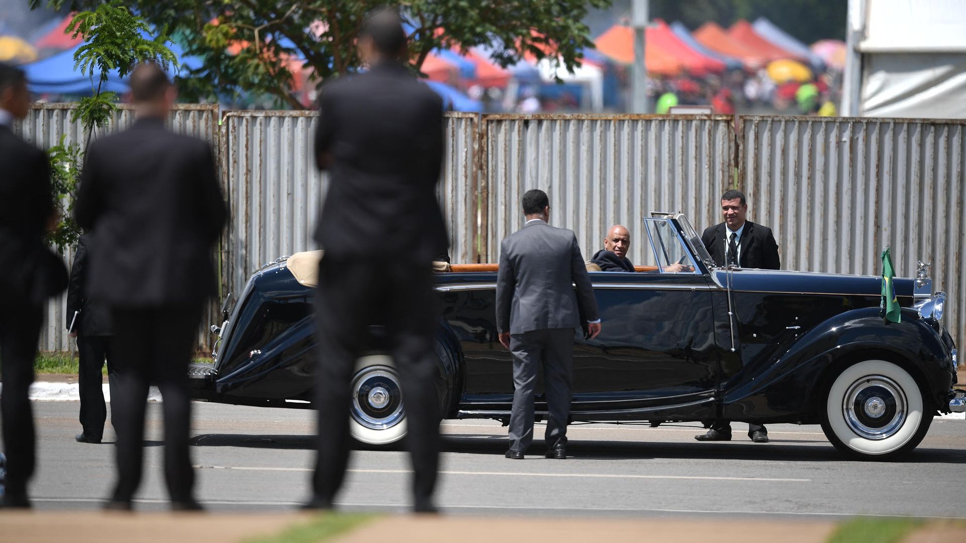 Security agents prepare the presidential Rolls Royce to be used by President-elect Luiz Inacio Lula da Silva at his inauguration ceremony in Brasilia on January 1, 2023.  - Sputnik International, 1920, 01.01.2023