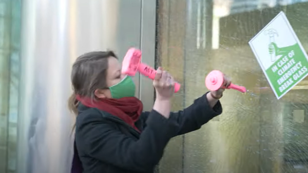 Extinction Rebellion member - Sputnik International