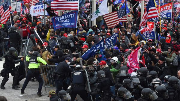 Trump supporters clash with police and security forces as they push barricades to storm the US Capitol in Washington D.C on January 6, 2021 - Sputnik International