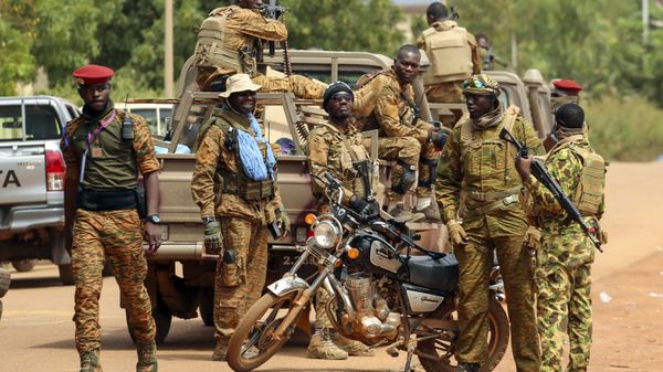 Soldiers loyal to Burkina Faso's Capt. Ibrahim Traore gather outside the National Assembly as Traore was appointed Burkina Faso's transitional president in Ouagadougou, Burkina Faso, Friday Oct. 14, 2022.  - Sputnik International