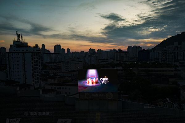 A crown displayed on a TV screen at Vila Belmiro stadium where Pele, the late Brazilian football great lies in state in Santos, Brazil, Monday, Jan. 2, 2023. - Sputnik International