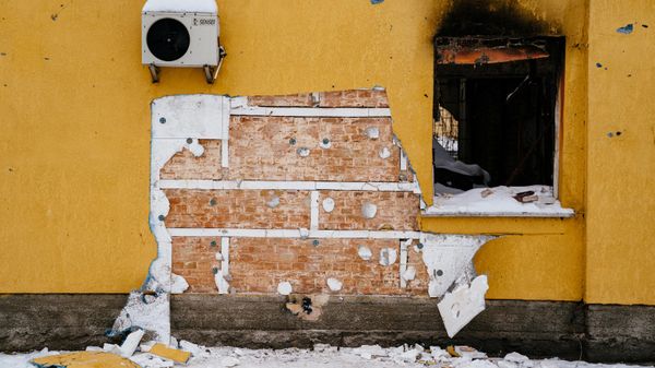 This photograph taken on December 3, 2022 shows a cut off of the wall of a damaged building from where a group people tried to steal a work of the famous British artist Banksy in the town of Gostomel, near Kiev. - Sputnik International