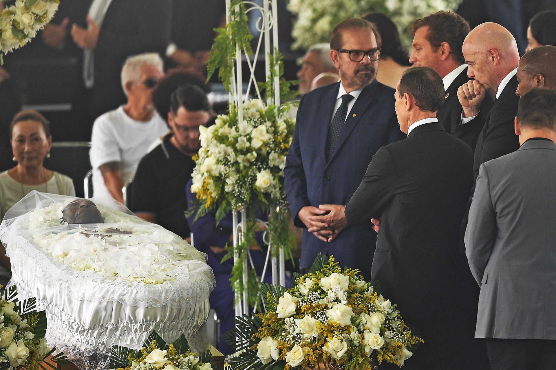 FIFA President Gianni Infantino (R) attends the wake of Brazilian football legend Pele at the Urbano Caldeira stadium in Santos, Sao Paulo, Brazil on January 2, 2023. FIFA President Gianni Infantino (R) attends the wake of Brazilian football legend Pele at the Urbano Caldeira stadium in Santos, Sao Paulo, Brazil on January 2, 2023. - Sputnik International, 1920, 04.01.2023