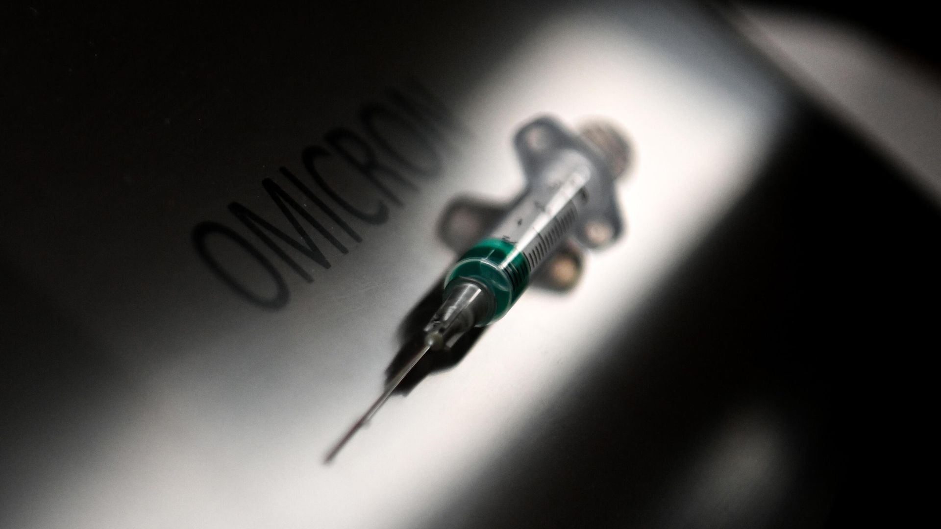 An illustration picture taken on January 19, 2022, shows a syringe next to the word Omicron. An illustration picture taken on January 19, 2022, shows a syringe next to the word Omicron. - Sputnik International, 1920, 05.01.2023