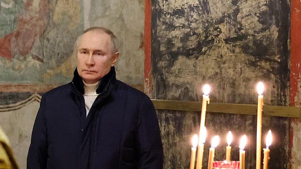 Russian President Vladimir Putin attends an Orthodox Christmas service - Sputnik International