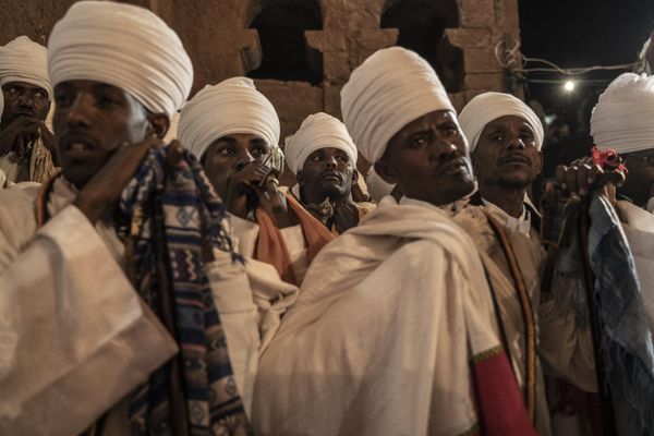 Ethiopian Orthodox priests stand to sing at Saint Mary's Church in Lalibela on January 6. Ethiopian Christmas is also called 'Gena' in Amharic. (Photo by Amanuel Sileshi / AFP) - Sputnik International