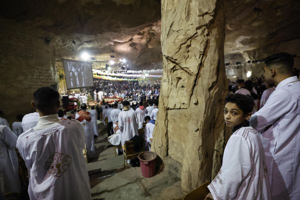 Egyptian Copts attend the Christmas mass at the Saint Simon Monastery, also known as the Cave Church, in the Mokattam mountain of Egypt's capital Cairo on January 6. (Photo by Khaled DESOUKI / AFP) - Sputnik International
