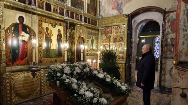 Russian President Vladimir Putin attends an Orthodox Christmas service at the Annunciation Cathedral of the Kremlin in Moscow, Russia. - Sputnik International