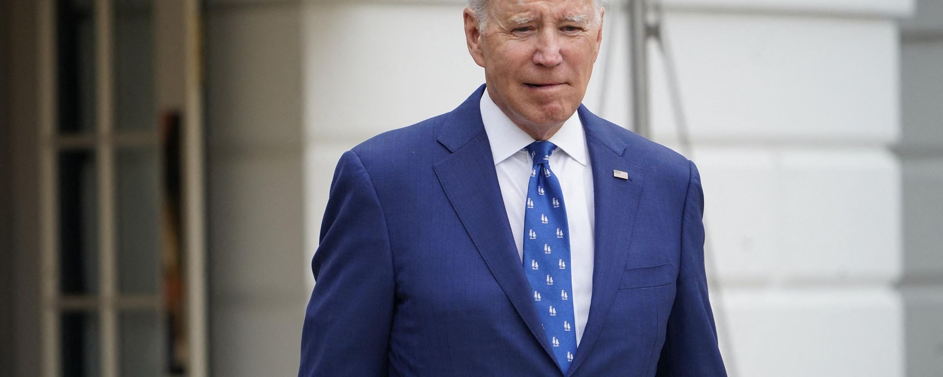 US President Joe Biden makes his way to board Marine One before departing from the South Lawn of the White House in Washington, DC on January 4, 2023 - Sputnik International, 1920, 03.02.2023