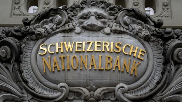 A sign of the Swiss National Bank (SNB) is seen on its headquarters ahead of a press conference in Bern on December 15, 2022 A sign of the Swiss National Bank (SNB) is seen on its headquarters ahead of a press conference in Bern on December 15, 2022 - Sputnik International
