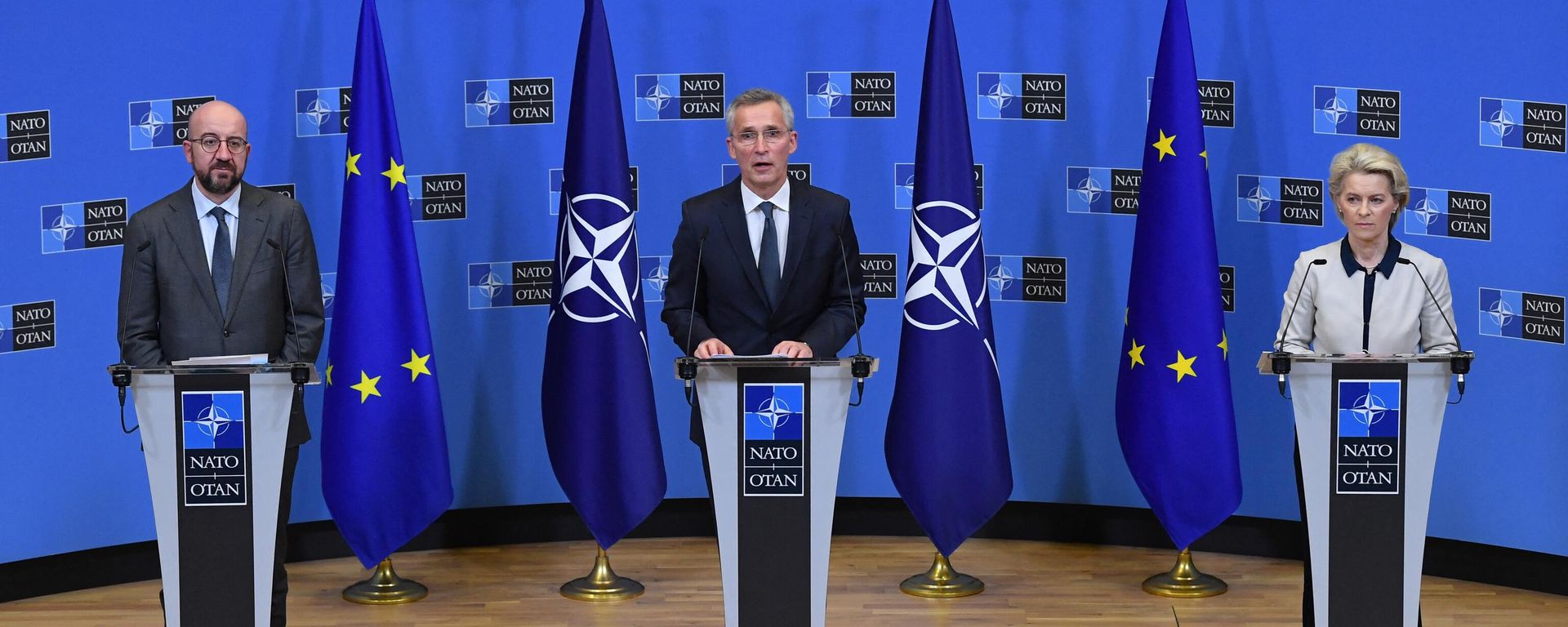 Left to right, President of the European Council Charles Michel, NATO Secretary General Jens Stoltenberg and European Commission President Ursula von der Leyen give a press conference - Sputnik International, 1920, 11.01.2023
