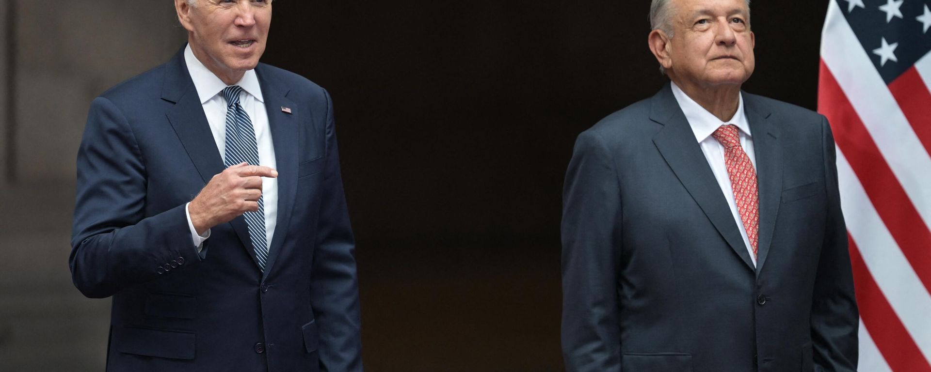 US President Joe Biden (L) and his Mexican counterpart Andres Manuel Lopez Obrador attend a welcome ceremony at Palacio Nacional (National Palace) in Mexico City, on January 9, 2023 US President Joe Biden (L) and his Mexican counterpart Andres Manuel Lopez Obrador attend a welcome ceremony at Palacio Nacional (National Palace) in Mexico City, on January 9, 2023 - Sputnik International, 1920, 10.01.2023