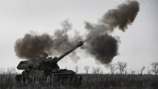 Russian 2S3 Akatsiya self-propelled howitzer firing at Ukrainian forces. December 2022 - Sputnik International