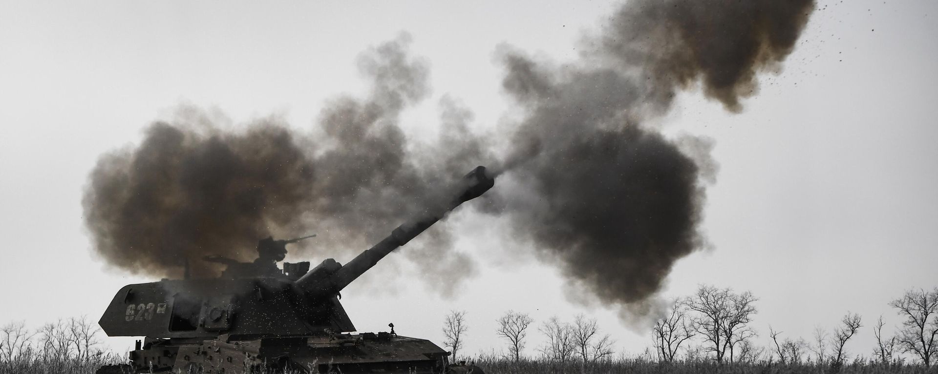 Russian 2S3 Akatsiya self-propelled howitzer firing at Ukrainian forces. December 2022 - Sputnik International, 1920, 13.06.2023