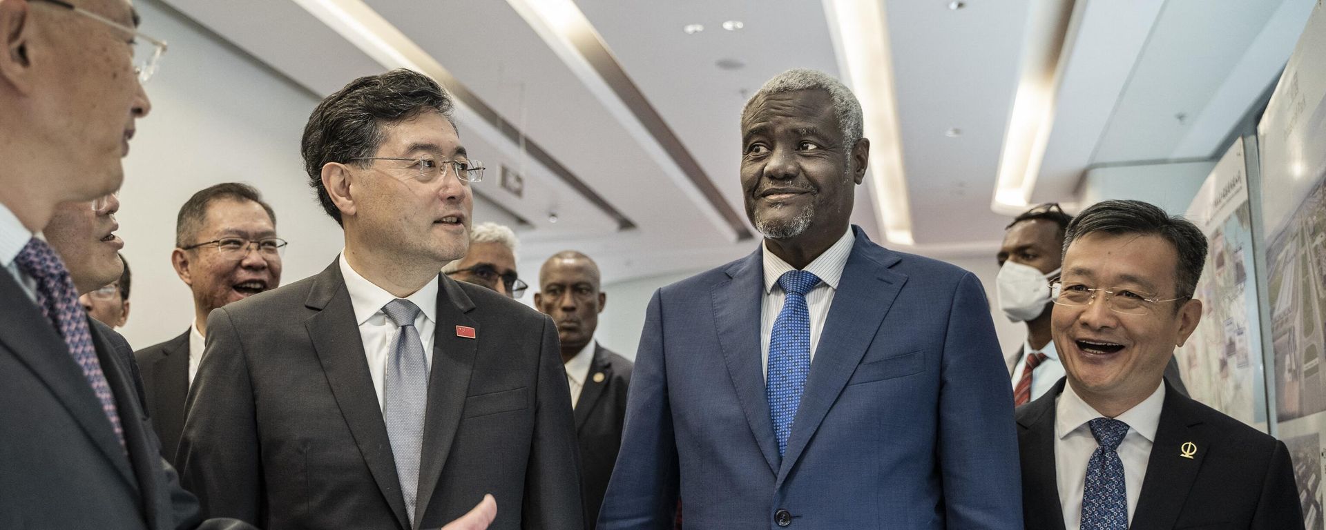 China's Foreign Minister Qin Gang (2nd L) and Moussa Faki (2nd R), Chairperson of the African Union (AU) Commission, tour the building of African CDC (Centers for Disease Control) headquarters during the inauguration ceremony in Addis Ababa, Ethiopia, on January 11, 2023. China's Foreign Minister Qin Gang (2nd L) and Moussa Faki (2nd R), Chairperson of the African Union (AU) Commission, tour the building of African CDC (Centers for Disease Control) headquarters during the inauguration ceremony in Addis Ababa, Ethiopia, on January 11, 2023. - Sputnik International, 1920, 12.01.2023
