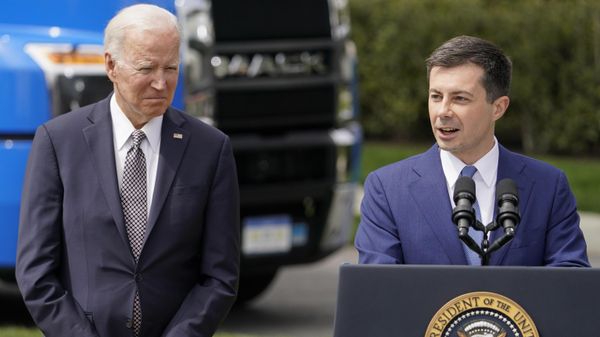 President Joe Biden listens as Transportation Secretary Pete Buttigieg speaks during an event about strengthening the supply chain with improvements in the trucking industry, on the South Lawn of the White House in Washington, Monday, April 4, 2022.  - Sputnik International
