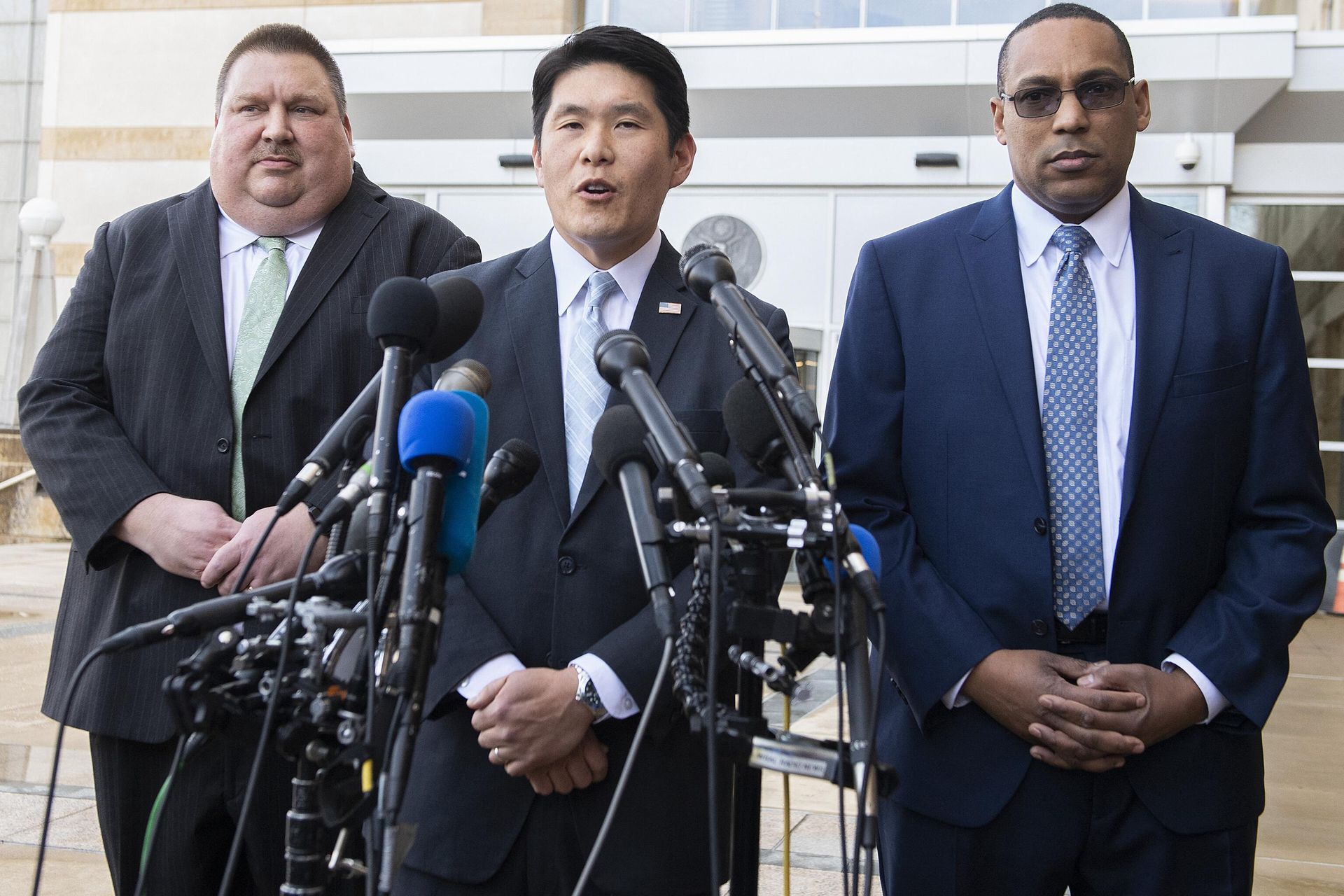 US Attorney for Maryland Robert Hur (C)  outside the US Court House in Greenbelt, Maryland, on February 21, 2019. - Sputnik International, 1920, 13.01.2023