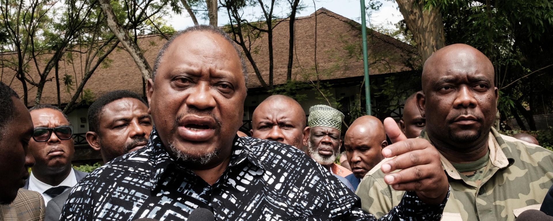 Former Kenyan President Uhuru Kenyatta (L) speaks to media with Serge Tshibangu Nzenza (R), special envoy and advisor to the President of the Democratic Republic of Congo (DRC), after the East African Community (EAC)- led Nairobi Process, the third peace talk on the eastern region of DRC, in Nairobi on December 6, 2022. Former Kenyan President Uhuru Kenyatta (L) speaks to media with Serge Tshibangu Nzenza (R), special envoy and advisor to the President of the Democratic Republic of Congo (DRC), after the East African Community (EAC)- led Nairobi Process, the third peace talk on the eastern region of DRC, in Nairobi on December 6, 2022. - Sputnik International, 1920, 13.01.2023