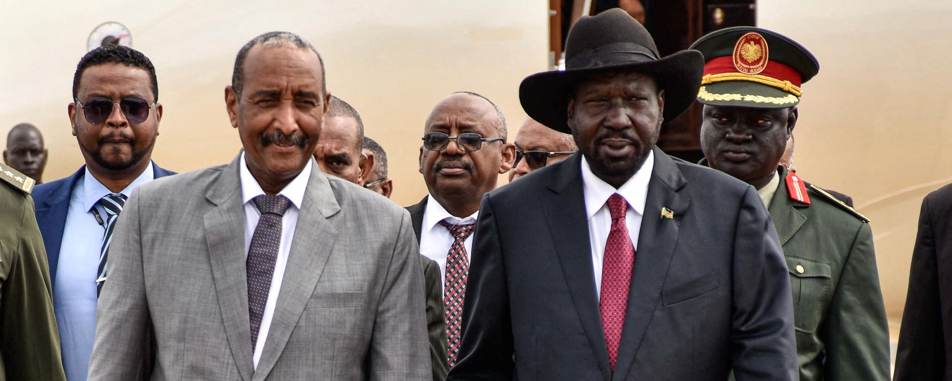 President of Sudanese Transitional Council General Abdel Fattah al-Burhan (L) is welcomed by President of South Sudan Salva Kiir (R) at his arrival for the summit to endorse the peace talks between Sudan's government and rebel leaders in Juba, South Sudan, on October 14, 2019. President of Sudanese Transitional Council General Abdel Fattah al-Burhan (L) is welcomed by President of South Sudan Salva Kiir (R) at his arrival for the summit to endorse the peace talks between Sudan's government and rebel leaders in Juba, South Sudan, on October 14, 2019. - Sputnik International, 1920, 13.01.2023