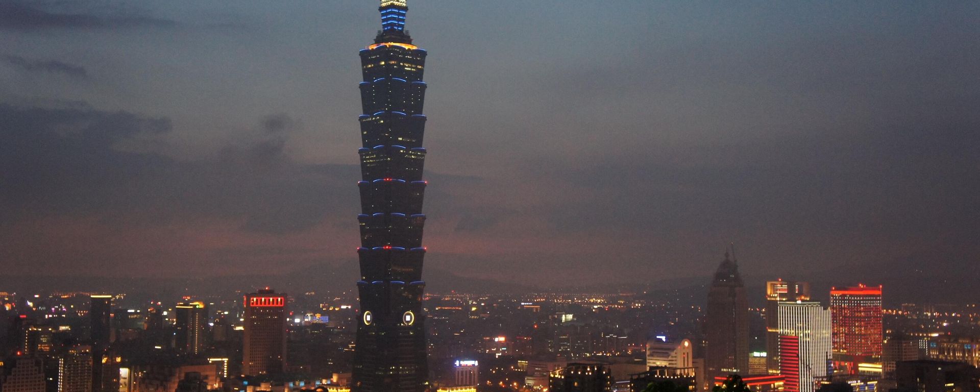 Taipei 101 at night from a moutain view (Taiwan) Taipei 101 at night from a moutain view (Taiwan) - Sputnik International, 1920, 17.01.2024