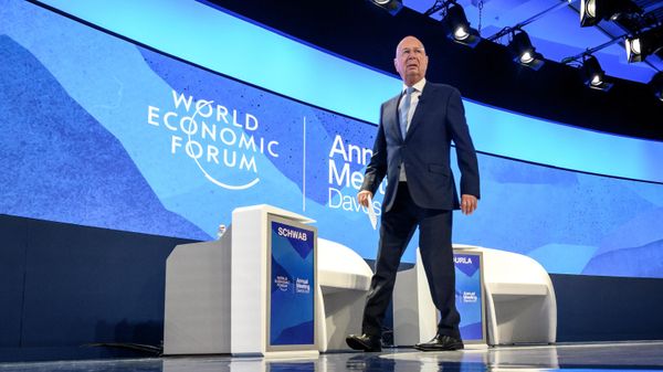 Founder and executive chairman of the World Economic Forum Klaus Schwab arrives on stage during the World Economic Forum (WEF) annual meeting in Davos, on May 25, 2022. File photo. - Sputnik International