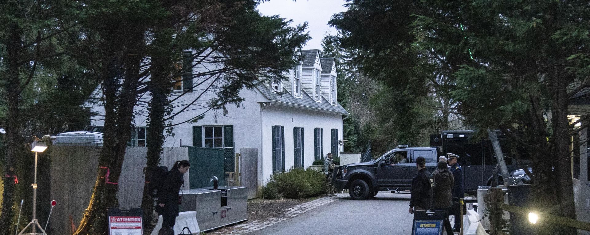 The access road to President Joe Biden's home in Wilmington, Del., is seen from the media van The access road to President Joe Biden's home in Wilmington, Del., is seen from the media van - Sputnik International, 1920, 01.02.2023