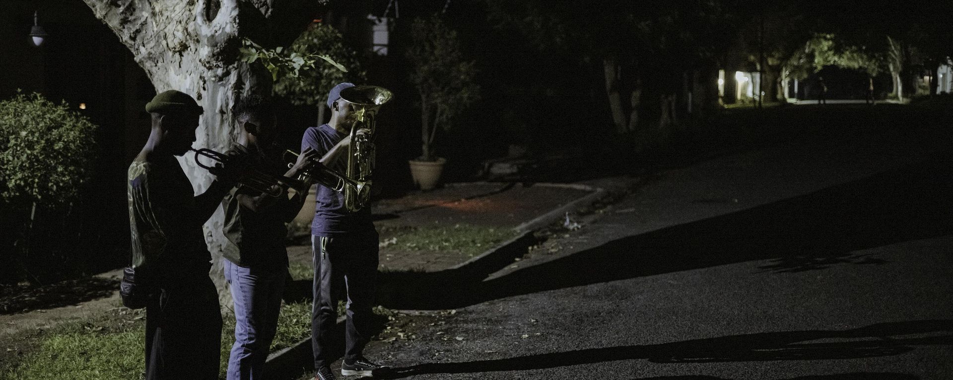 Members of The Middle of the Road Band, trumpet player Smiso (L), 24, trumpet player Franqo (C), 28, and euphonium player Pro (R), 30, play Christmas carols in Johannesburg, in the middle of yet another crippling black out, known locally as load shedding, on December 20, 2022. Members of The Middle of the Road Band, trumpet player Smiso (L), 24, trumpet player Franqo (C), 28, and euphonium player Pro (R), 30, play Christmas carols in Johannesburg, in the middle of yet another crippling black out, known locally as load shedding, on December 20, 2022. - Sputnik International, 1920, 17.01.2023