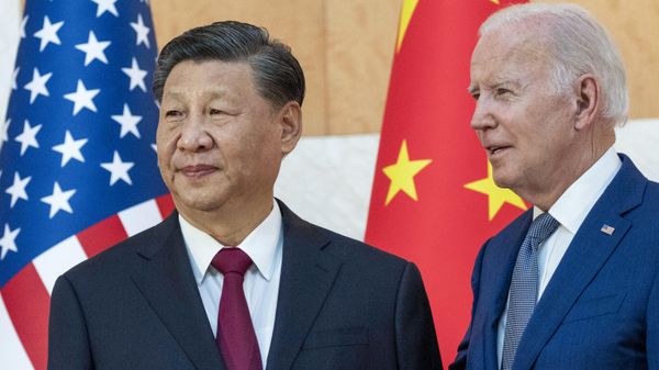 U.S. President Joe Biden, right, stands with Chinese President Xi Jinping before a meeting on the sidelines of the G20 summit meeting - Sputnik International